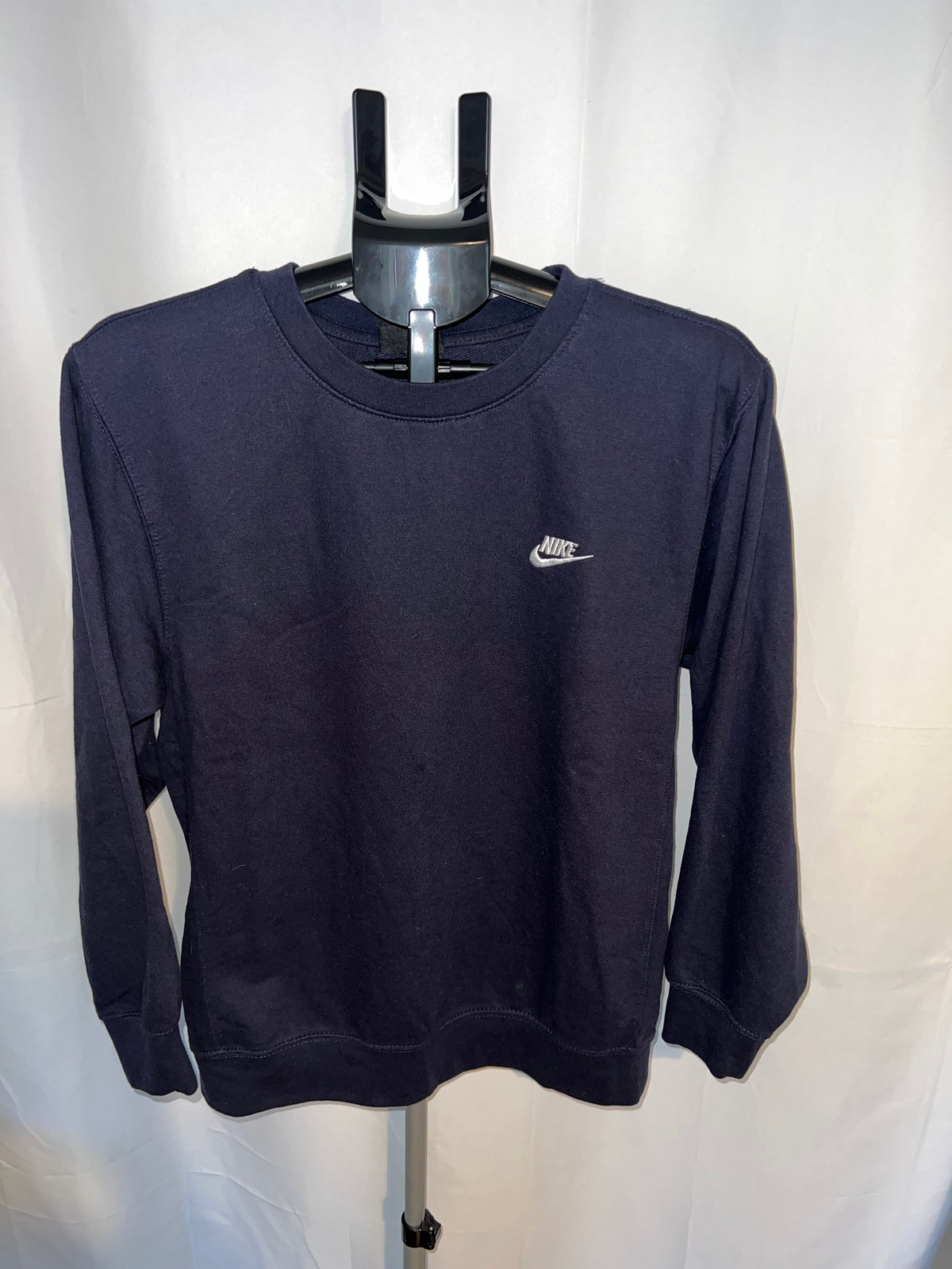 Nike Men’s Embroidered Logo Crewneck Sweatshirt – Size M